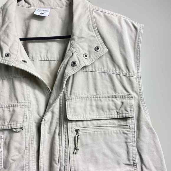 Columbia Khaki Safari Hiking Outdoor Vest Size Men's XL with Zipper Pocket - Picture 3 of 5